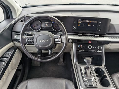 Used 2024 Kia Carnival LX image 16