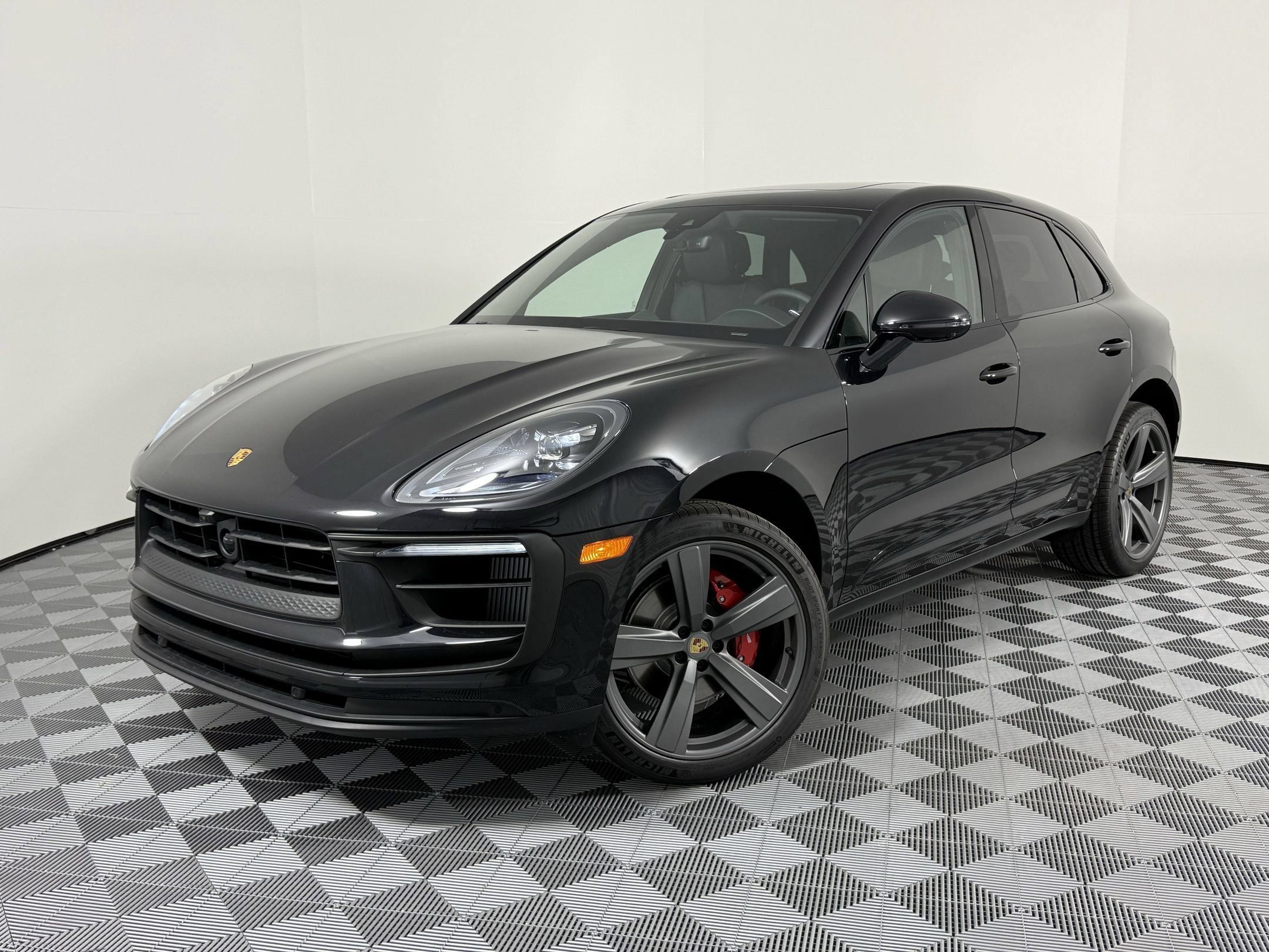 Certified 2026 Porsche Macan S AWD/4WD image 1