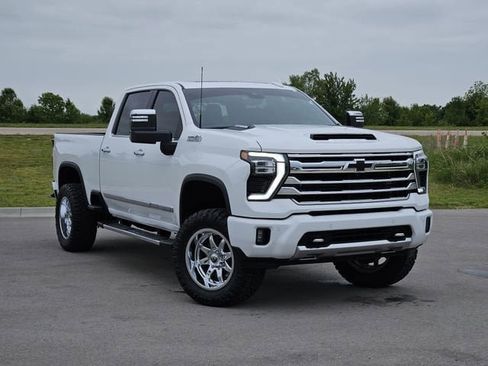 Used 2025 Chevrolet Silverado 2500 High Country w/ High Country Premium Package AWD/4WD image 1