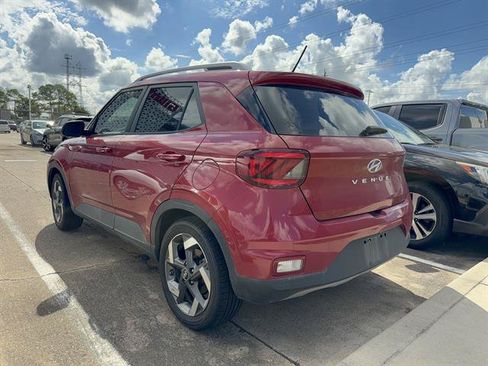 Used 2023 Hyundai Venue SEL FWD image 5