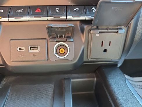Used 2020 Chevrolet Silverado 2500 High Country w/ Technology Package AWD/4WD image 35