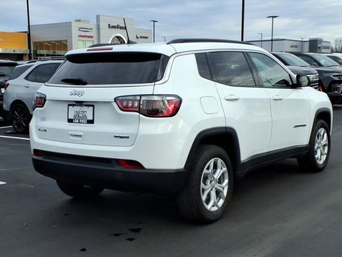 Used 2024 Jeep Compass Latitude image 25