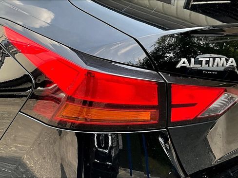 Used 2024 Nissan Altima 2.5 SR FWD image 21