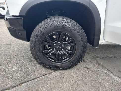 Used 2024 Chevrolet Silverado 1500 ZR2 w/ Technology Package image 27