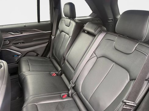 Certified 2023 Jeep Grand Cherokee Overland w/ Luxury Tech Group IV AWD/4WD image 9