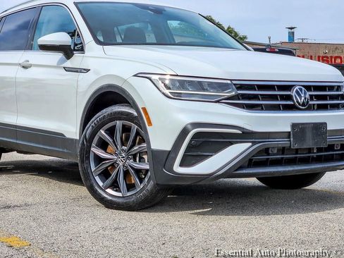 Used 2023 Volkswagen Tiguan SE w/ Panoramic Sunroof Package AWD/4WD image 2