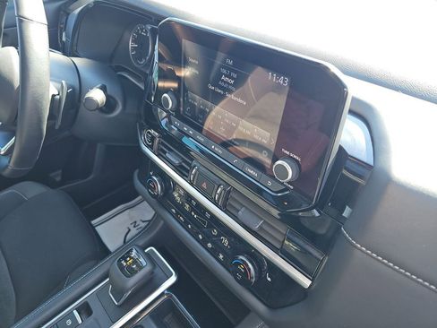 Used 2023 Nissan Pathfinder SV w/ SV Premium Package image 20