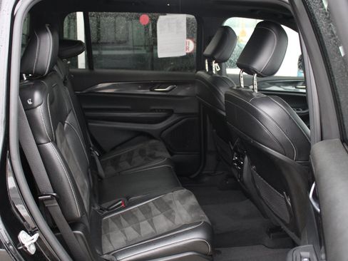 Certified 2023 Jeep Grand Cherokee L Laredo image 10