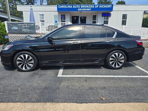 Used 2017 Honda Accord Touring image 3