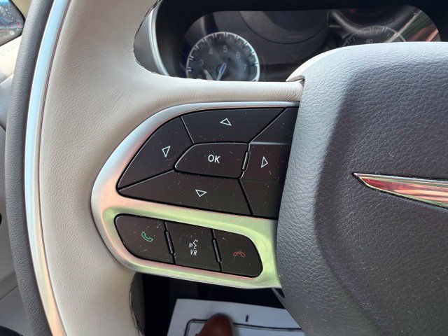 Used 2019 Chrysler Pacifica Limited FWD image 34