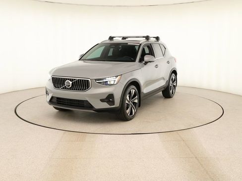 Used 2024 Volvo XC40 B5 Ultimate w/ Protection Package Premier AWD/4WD image 12