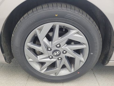 Used 2024 Hyundai Elantra SEL FWD image 31