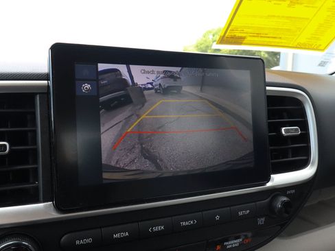 Used 2025 Hyundai Venue SEL FWD image 12