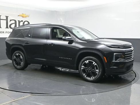 New 2027 Chevrolet Traverse LT w/ Sun and Wheel Package FWD image 6