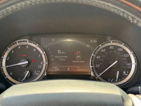 Used 2022 Toyota Highlander XLE AWD/4WD image 19