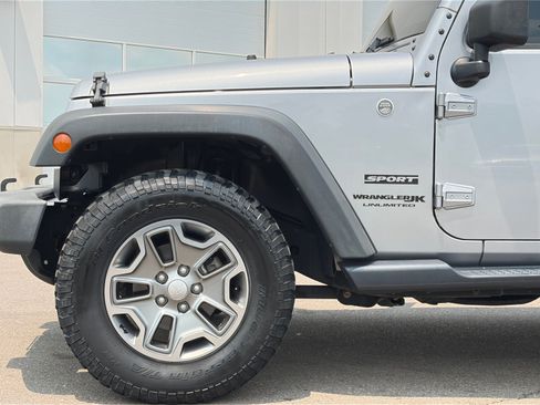 Used 2018 Jeep Wrangler Unlimited Sport S AWD/4WD image 10
