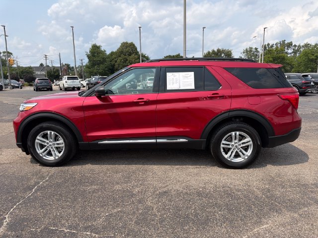 Used 2023 Ford Explorer XLT w/ Equipment Group 202A AWD/4WD image 2