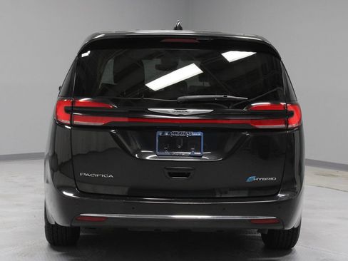 Used 2023 Chrysler Pacifica Touring-L FWD image 9