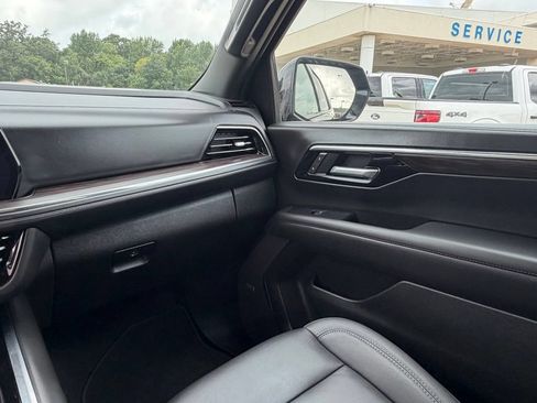Used 2025 Chevrolet Tahoe Z71 w/ Comfort Package AWD/4WD image 28