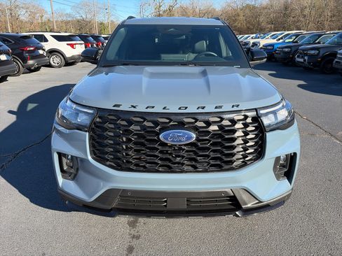Used 2025 Ford Explorer ST-Line image 30