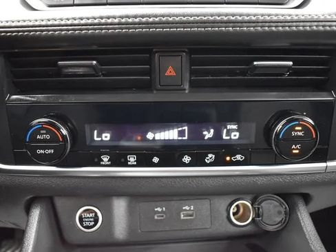 Used 2023 Nissan Rogue SV FWD image 34