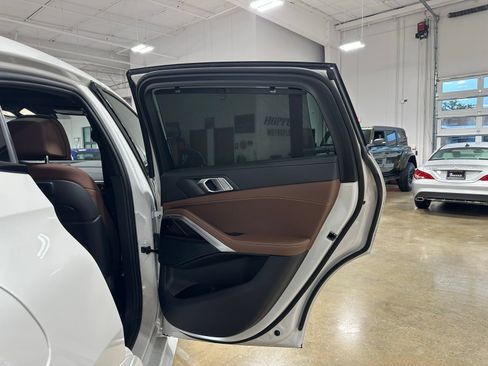 Used 2021 BMW X6 xDrive40i w/ M Sport Package image 37