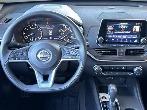 Used 2025 Nissan Altima 2.5 SV image 27