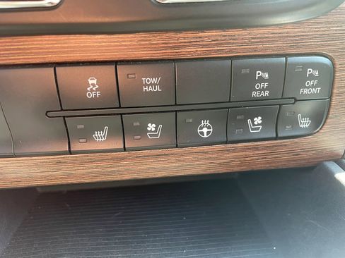 Used 2017 RAM 1500 Laramie w/ Convenience Group image 14