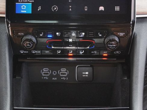 Used 2023 Jeep Grand Cherokee Summit AWD/4WD image 16