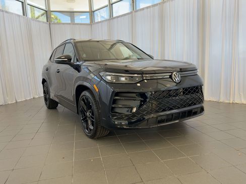 New 2026 Volkswagen Tiguan SE R-Line image 7