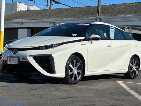Certified 2018 Toyota Mirai Base image 8
