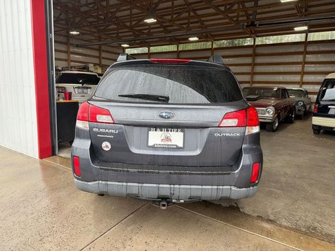Used 2010 Subaru Outback 2.5i Premium AWD/4WD image 6