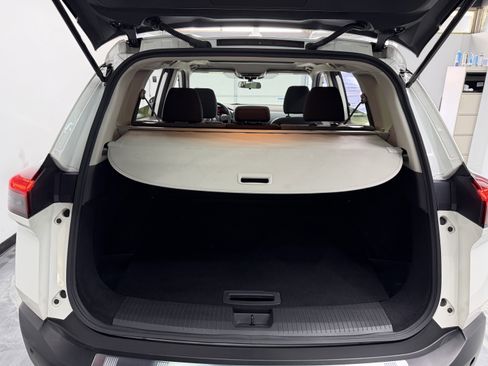 Used 2023 Nissan Rogue SV image 10