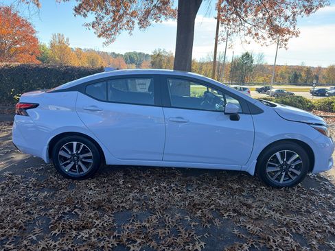 New 2025 Nissan Versa SV image 8