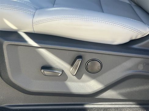 New 2026 Ford Expedition Active image 16