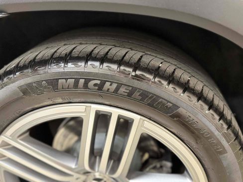 Used 2022 Mercedes-Benz GLS 450 4MATIC SUV - WARMTH & COMFORT image 18