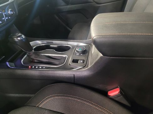 Used 2020 Chevrolet Traverse LT image 26