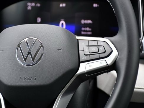 New 2025 Volkswagen Taos SE image 24