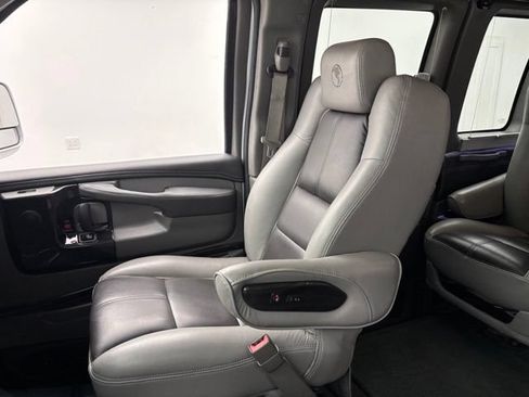 Used 2015 GMC Savana 2500 RWD image 39