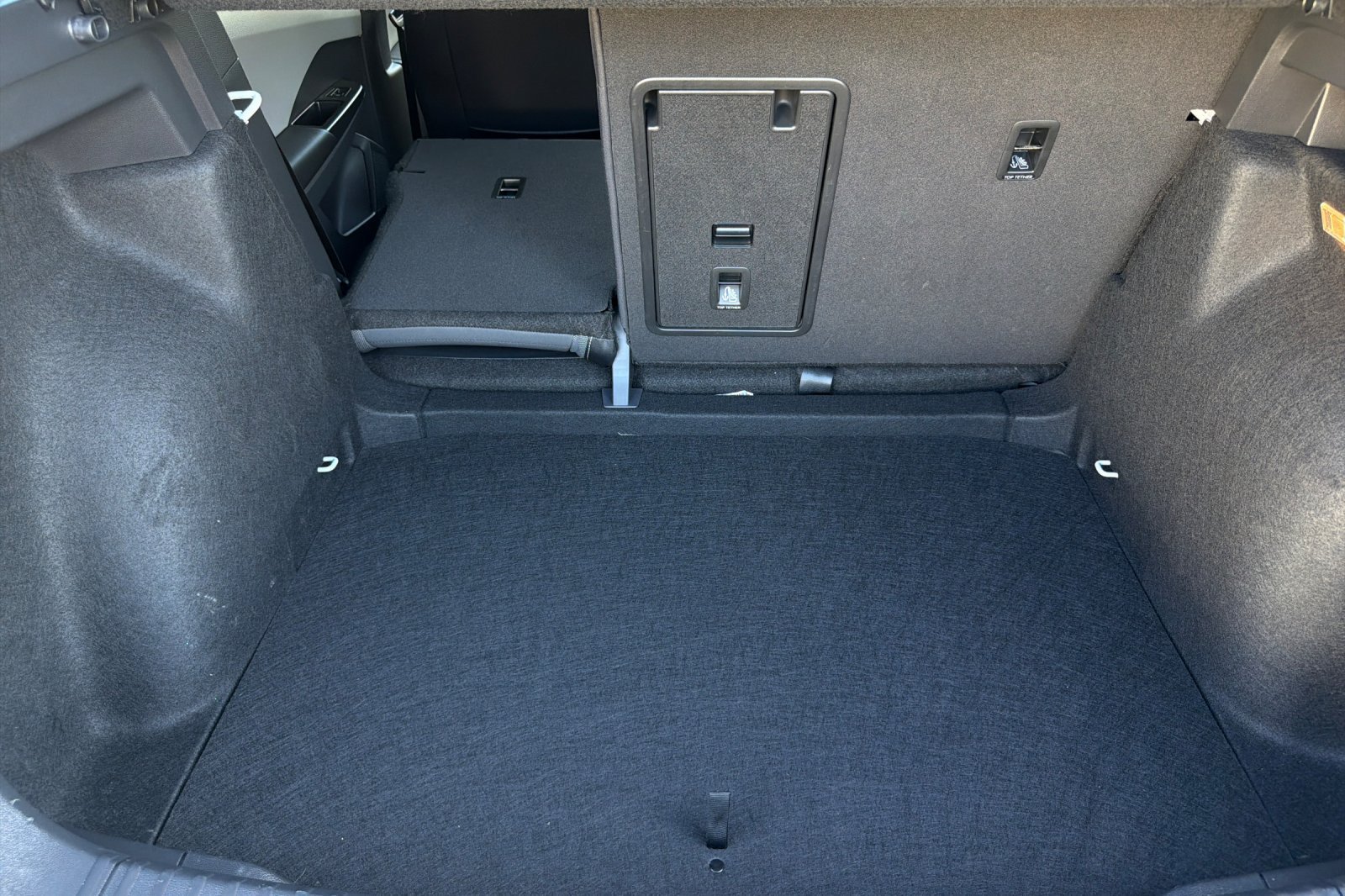Used 2023 Volkswagen Taos SE w/ Panoramic Sunroof Package FWD image 15