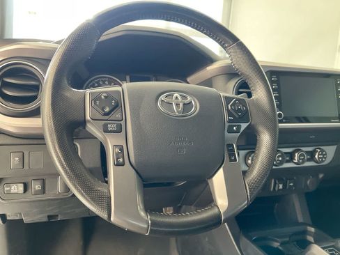 Used 2020 Toyota Tacoma SR5 w/ Technology Package AWD/4WD image 14