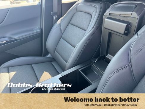 New 2026 Chevrolet Equinox LT FWD image 17