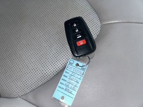 Used 2021 Toyota Camry XLE image 22