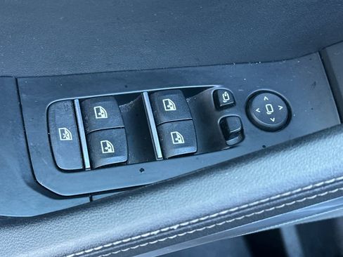 Certified 2023 BMW X6 xDrive40i w/ M Sport Package image 15