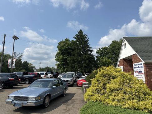 Used 1990 Cadillac De Ville Coupe FWD image 1