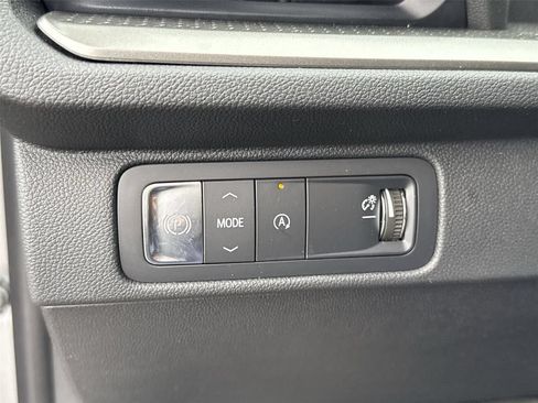 Used 2025 Chevrolet Traverse LT FWD image 10