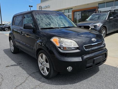 Used 2011 Kia Soul ! image 1