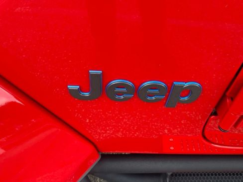 Used 2024 Jeep Wrangler Unlimited w/ Convenience Group AWD/4WD image 20