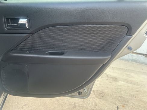 Used 2009 Ford Fusion SEL image 15