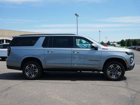 Used 2025 Chevrolet Suburban Z71 AWD/4WD image 11